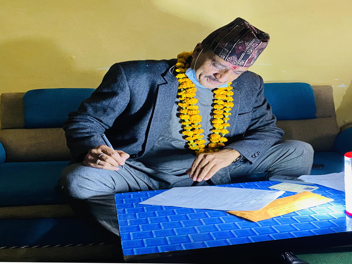 हरिमोहन भण्डारीले गरे बैतडीको ‘क’ बाट स्वतन्त्र उम्मेदवारी दर्ता 